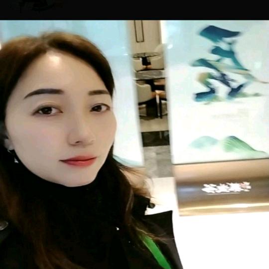 琼