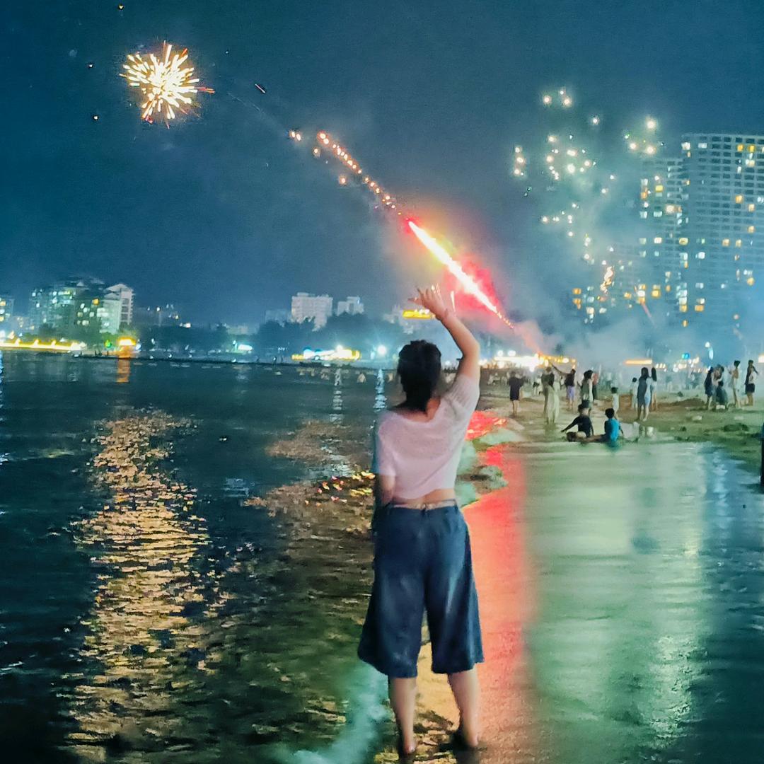 缄言头像