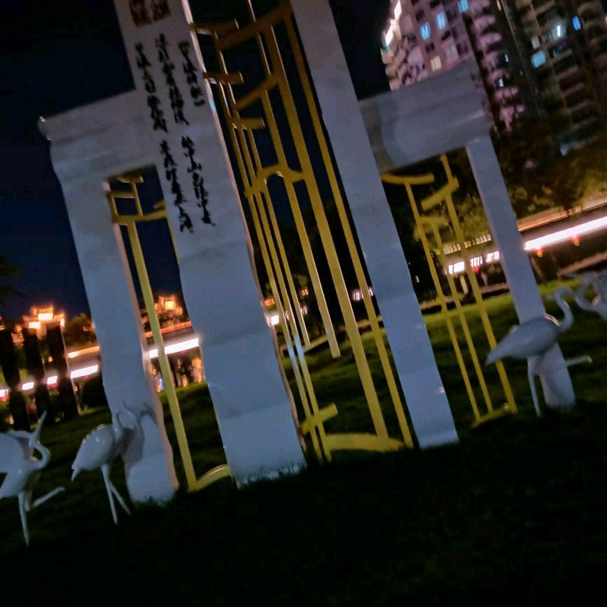 只相信自己。不会相信别人。