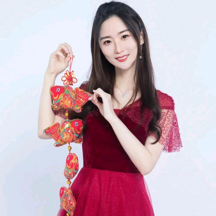 我是芳芳吖