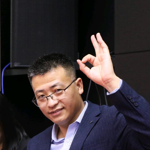 叶老兵看书讲故事