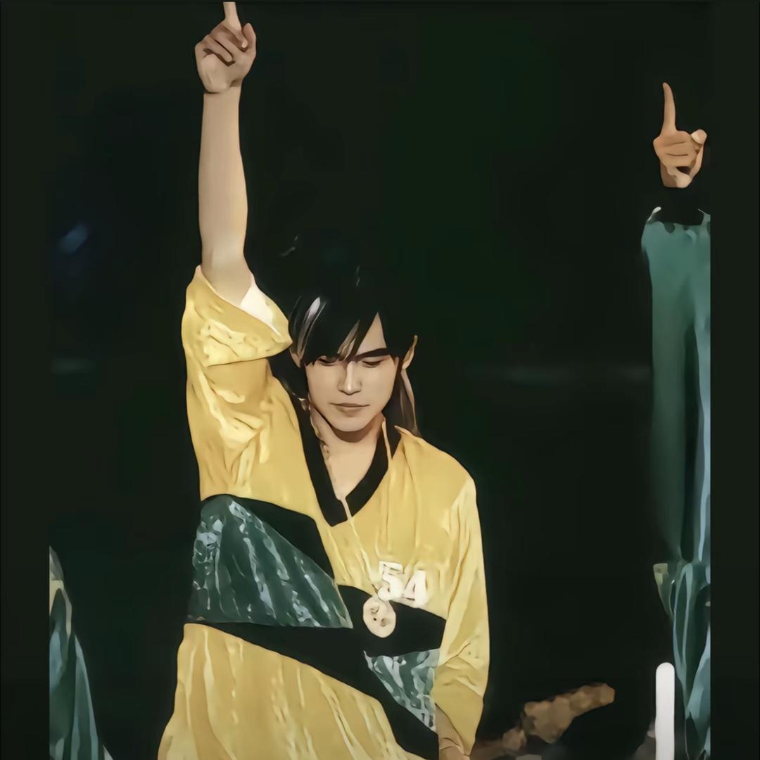 请问有卖半岛铁盒吗