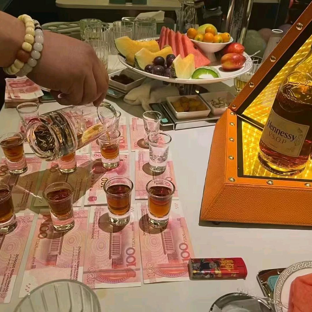 白云千载空悠悠