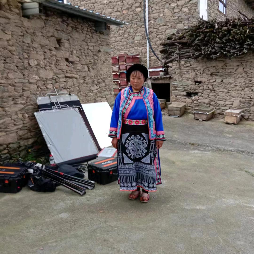 英                            英