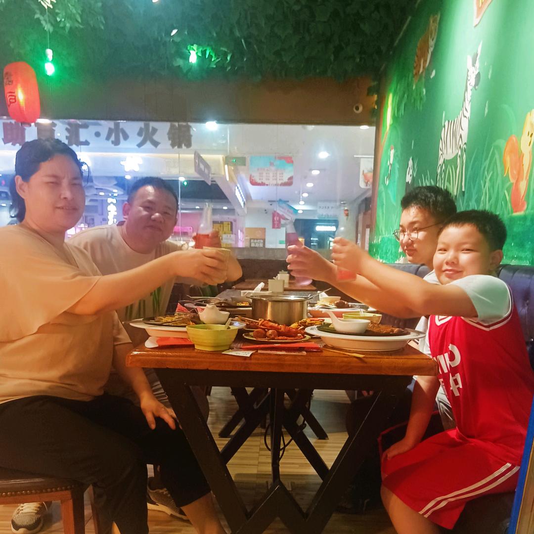 军虎卖烤红薯。