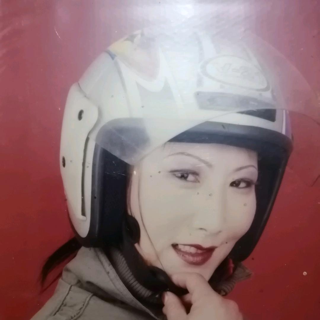 邵华，光明浴身
