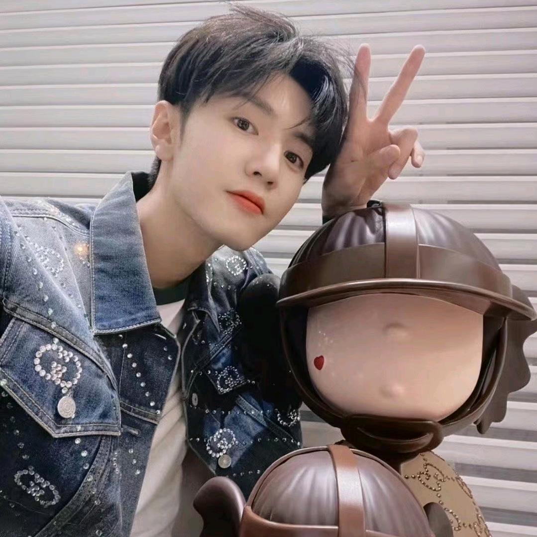 鸿星尔克（香港街8号店）