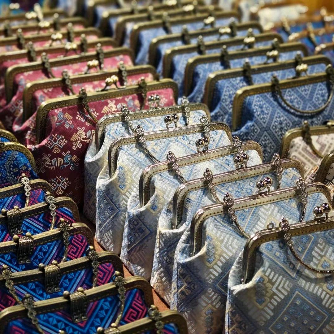 八桂大地壮锦（橱窗已开自行下单）