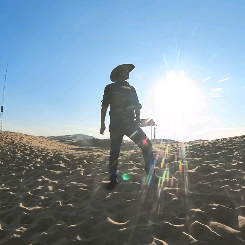 𝑨𝑳𝑳𝑬𝑵.