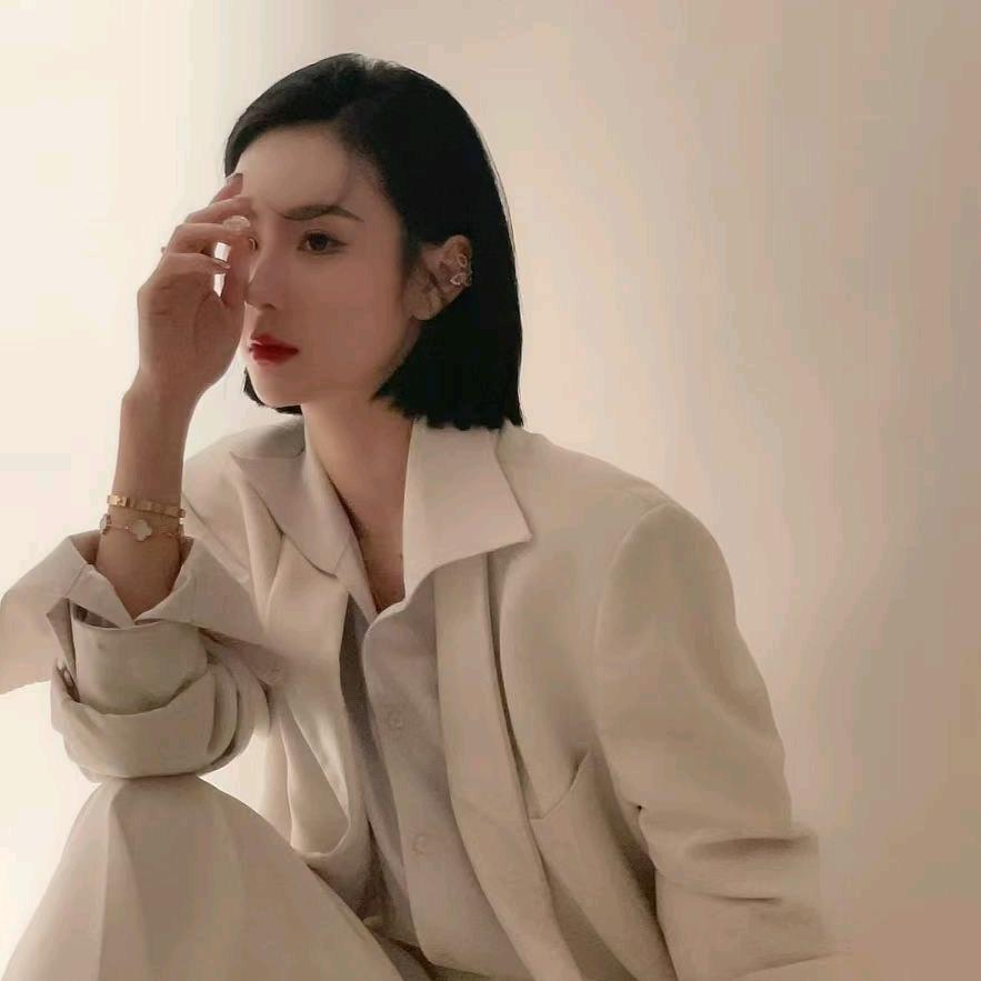焦思文(爆款返场时尚穿搭）