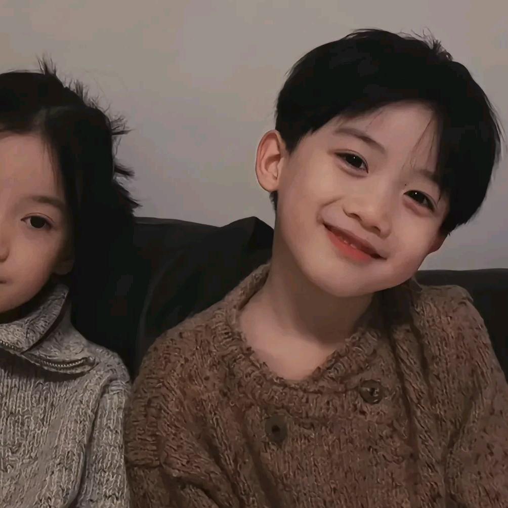 假装喜欢女生跟女朋友恋爱发现自己是男同