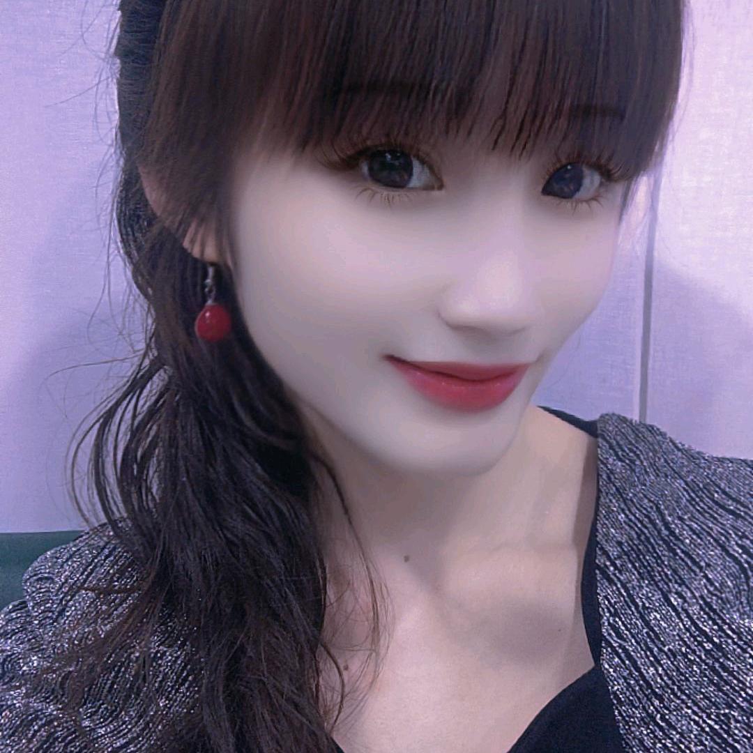 卖卤味的辣妹子