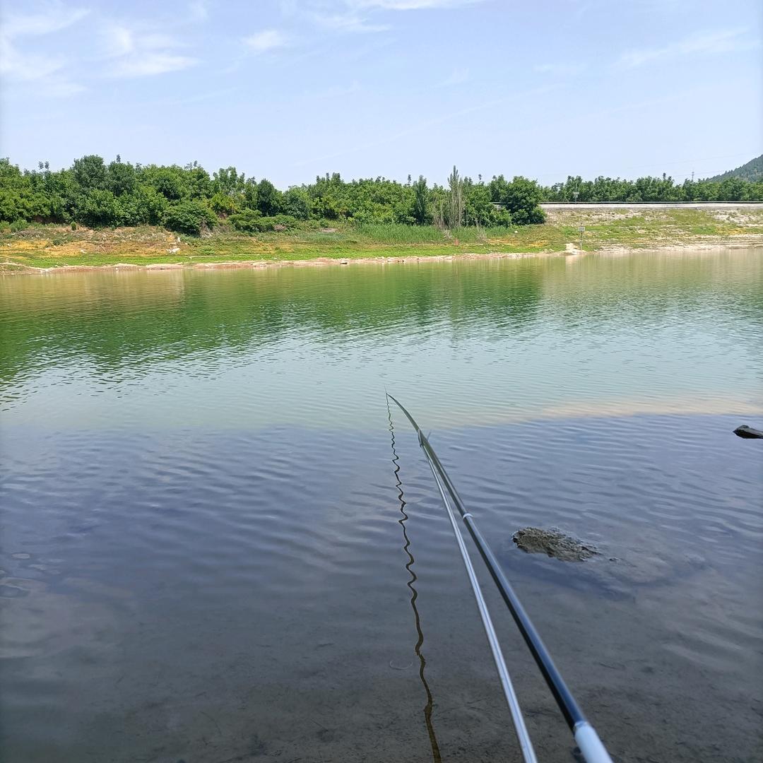 哼着小曲去钓鱼🎣