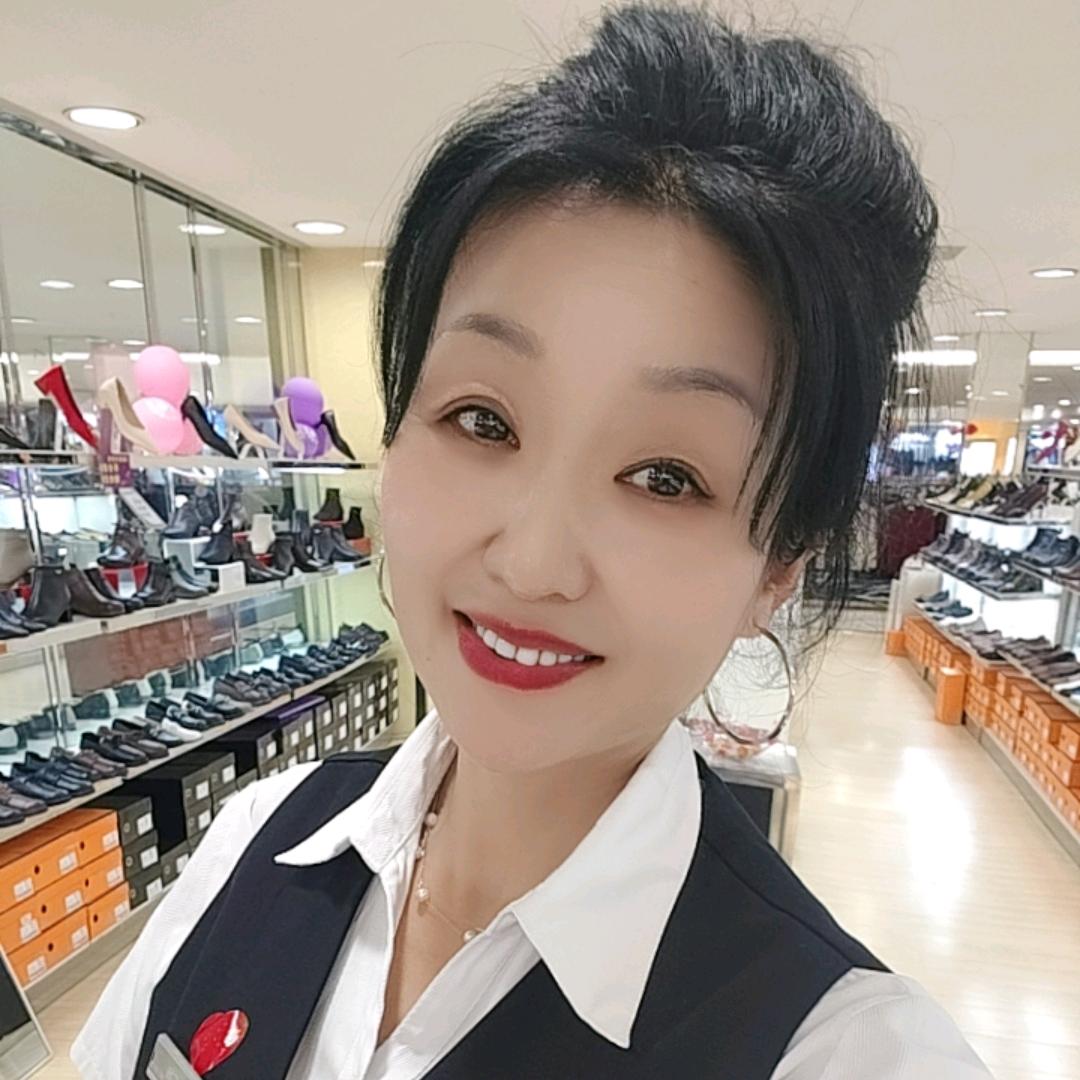 爱跑步爬山的小姐姐