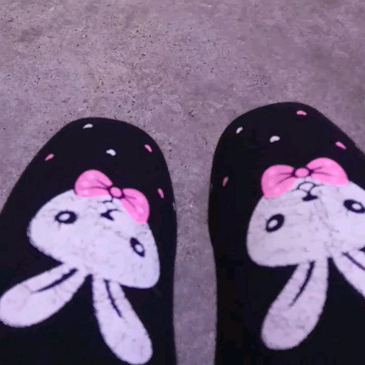 🌹                🌹