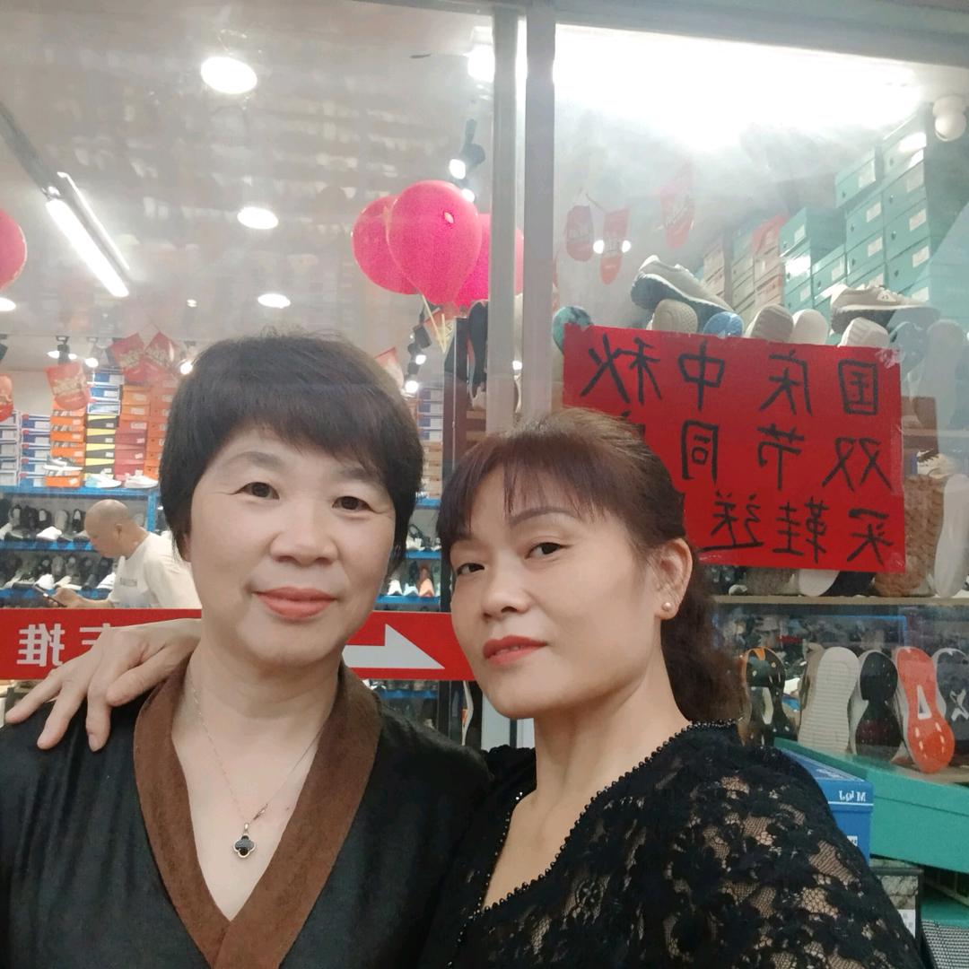 风雨中的绽放