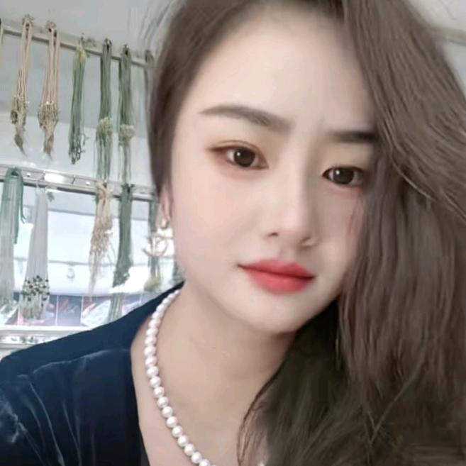 小张非洲翠珠宝供应链王姐