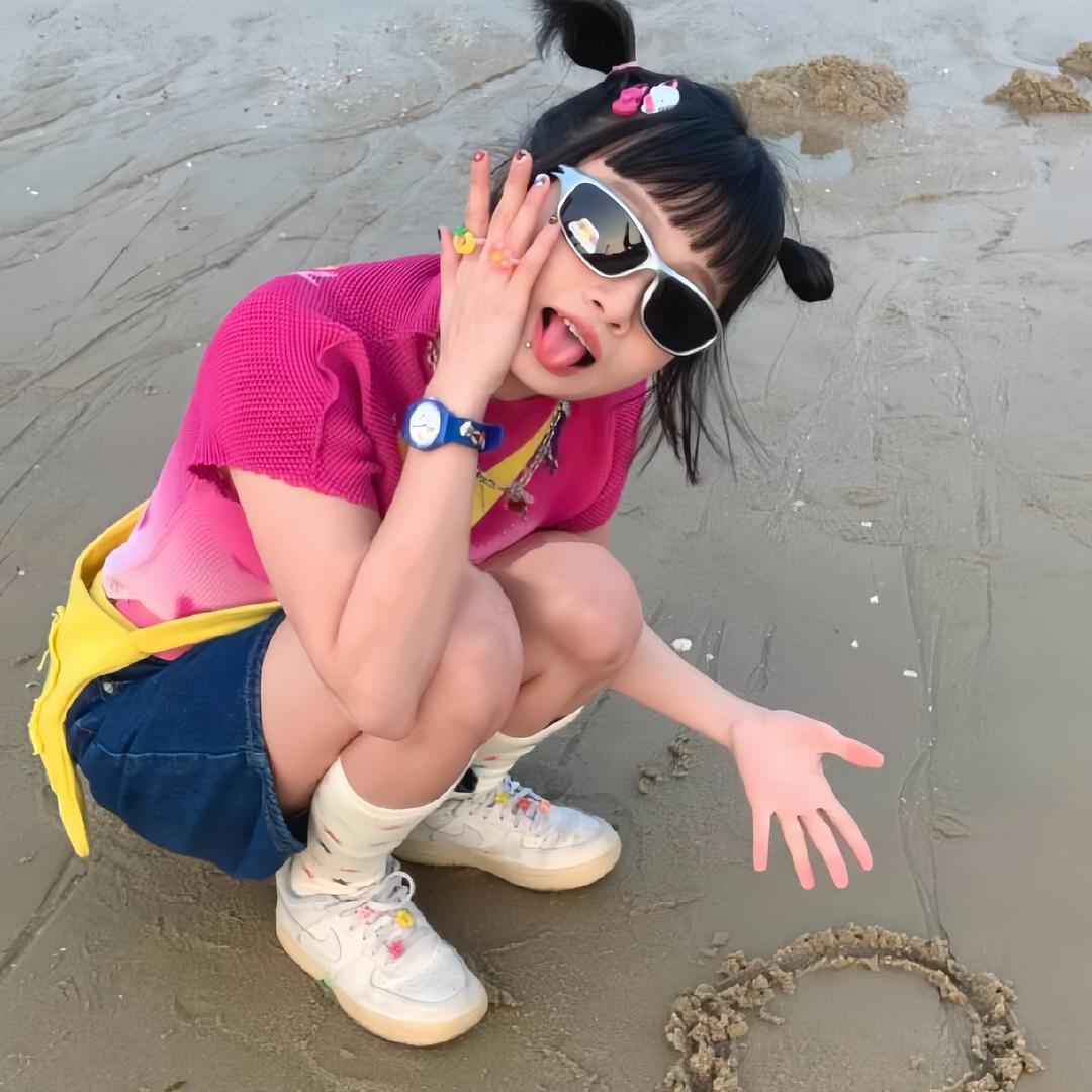 西狮婷_  ·