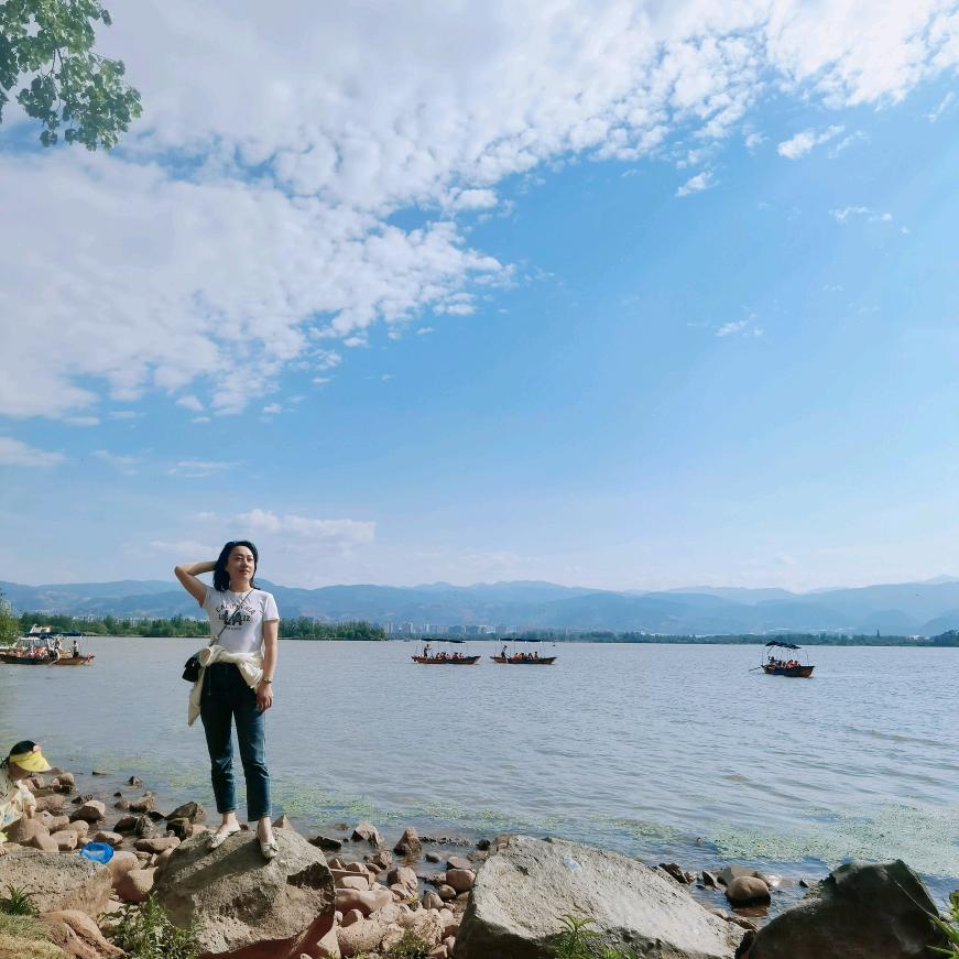 崇州生活家地板 欧丽亚木门-玲