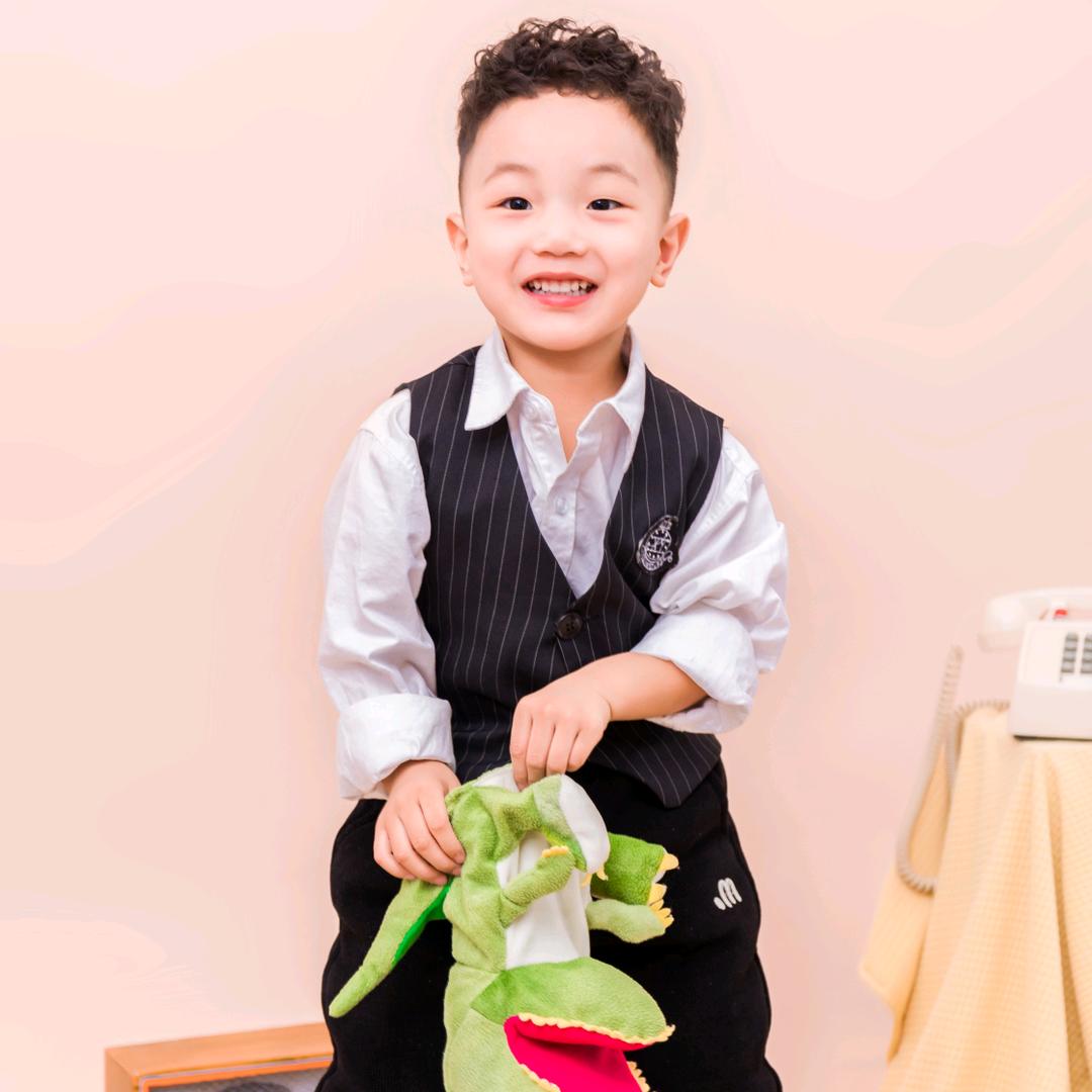 田   女  士