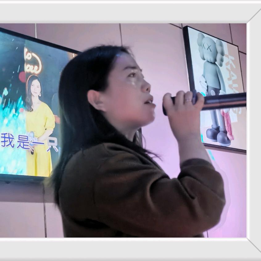 泉都手机店张姐