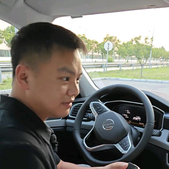 汽车厂小杨哥