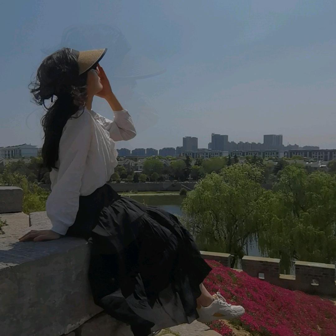 莞尔
