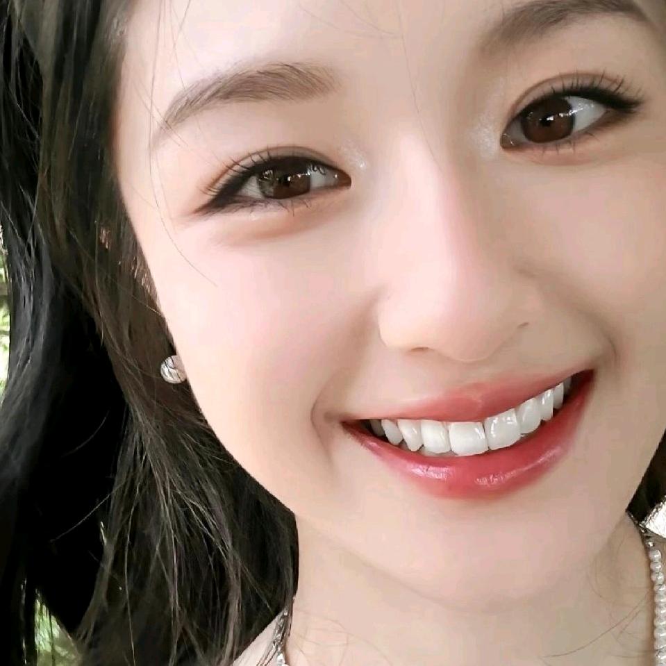 雅雅是只小麻雀