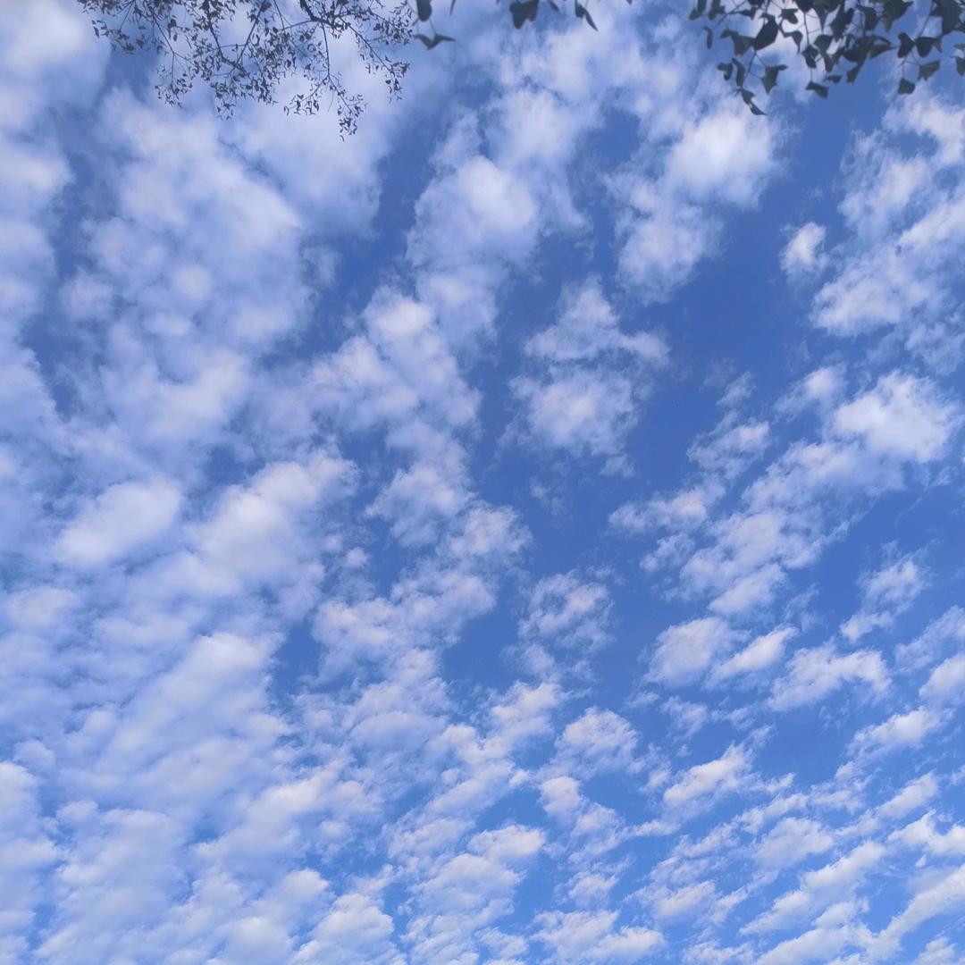 一个呲电焊的小孩儿