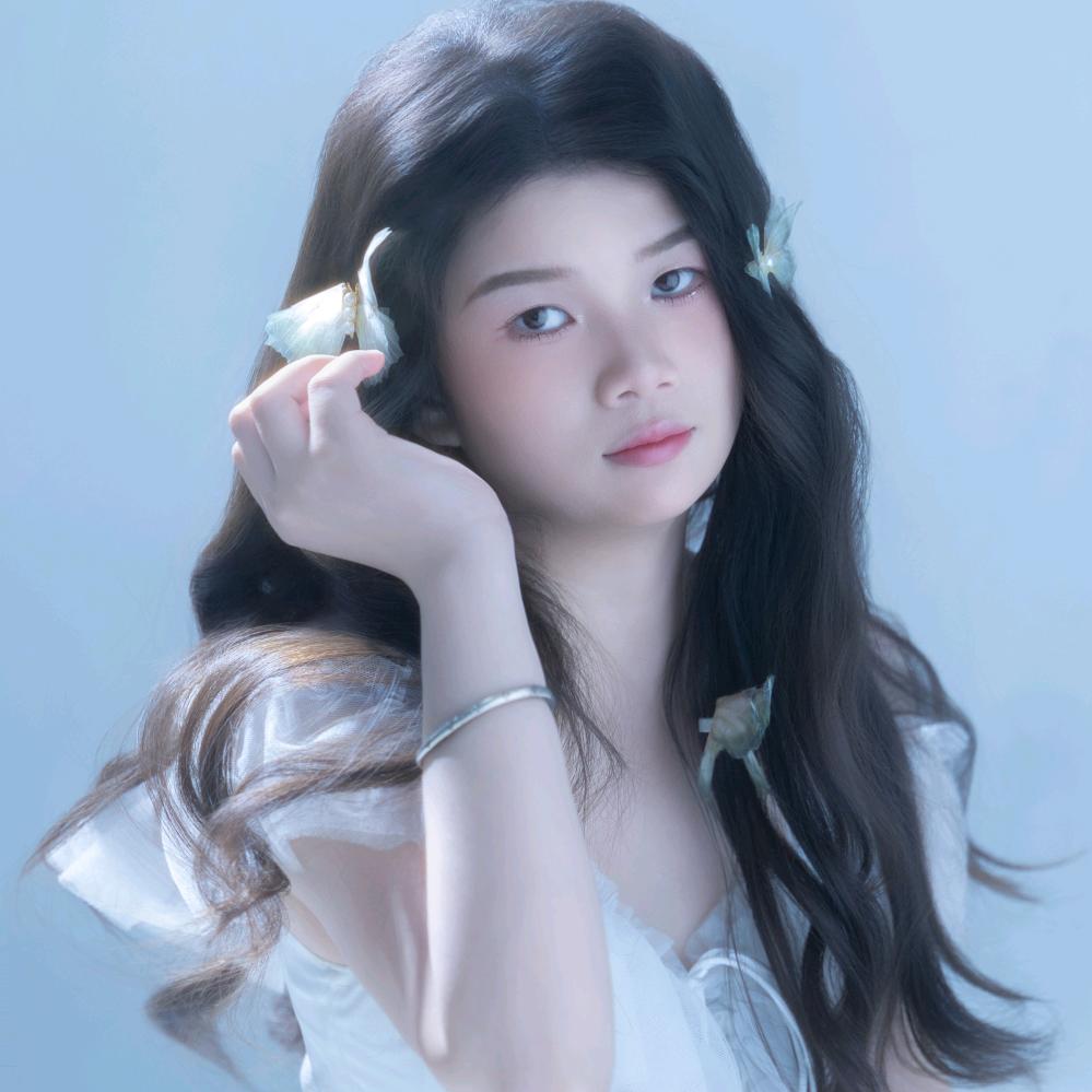 卖果蔬汁小女孩头像