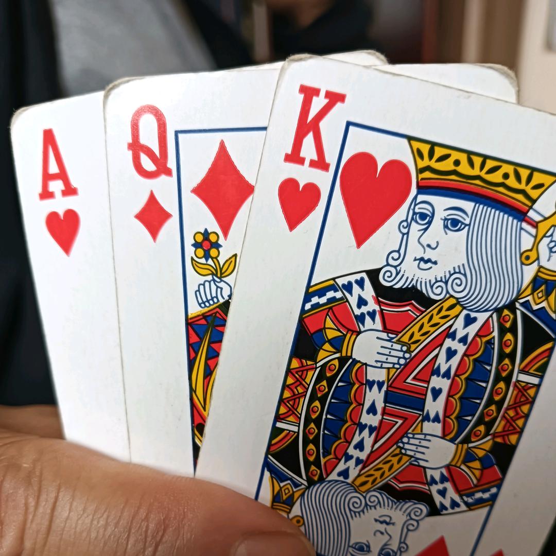 爱打扑克的大妈