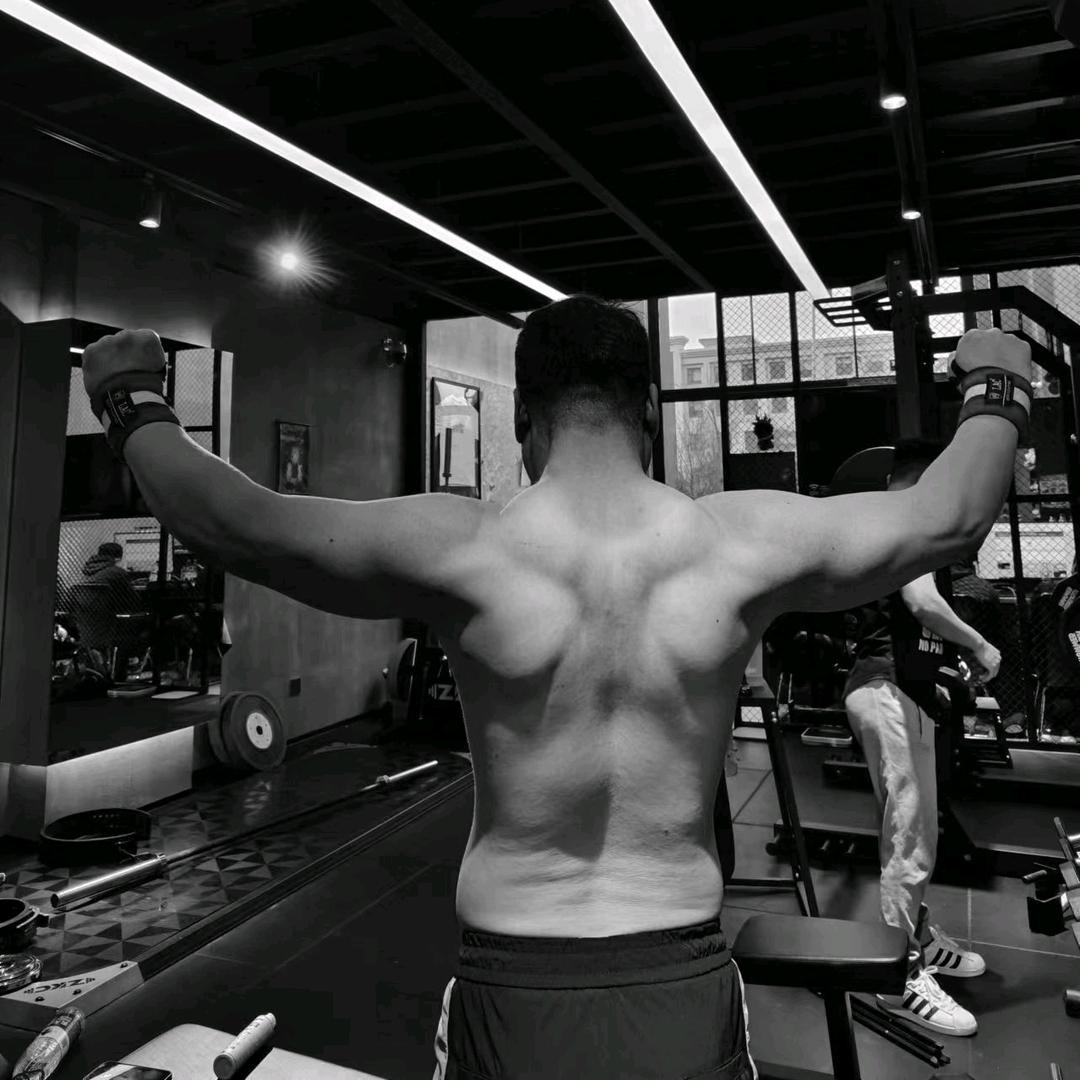 爱撸铁的 蒸饺李®