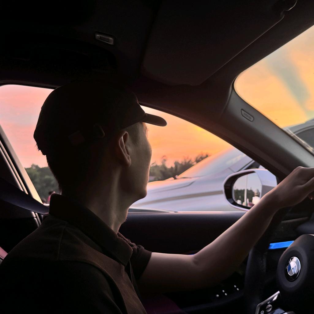 拿锅铲的小迷弟、