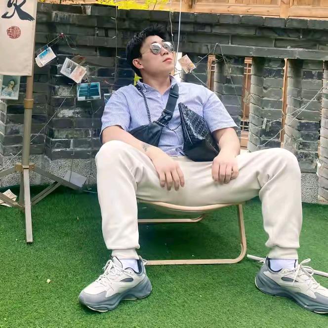 小晨爱表演（冲刺50w）