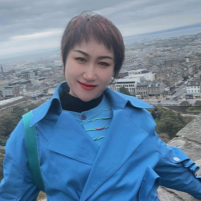 满忠莉莉