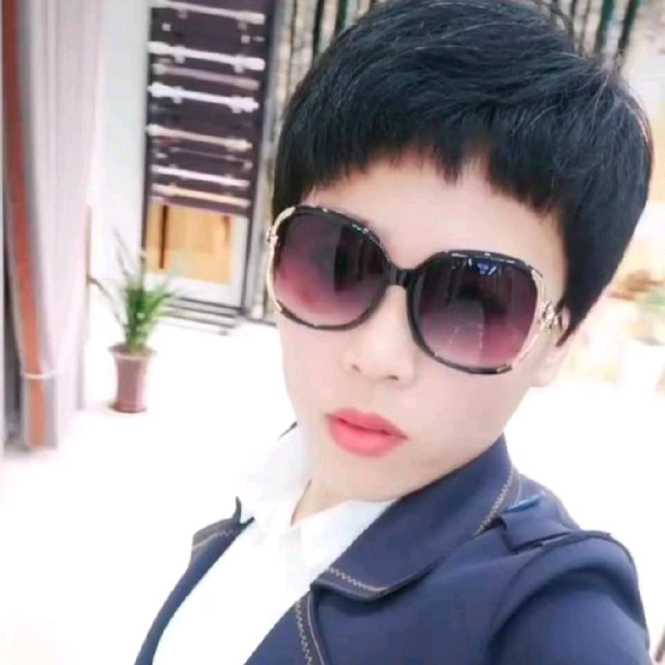 80后平姐（新贵族窗帘）