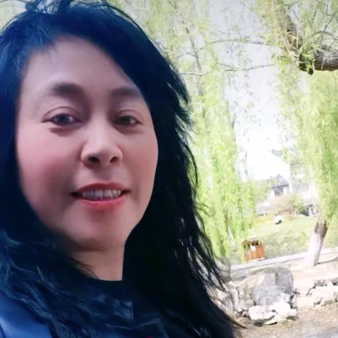快乐风铃 摆地摊  赵银铃