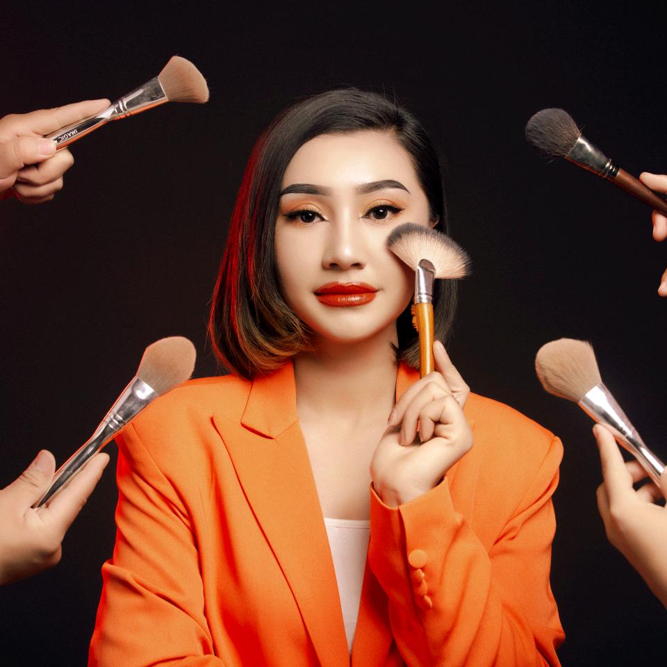 伯什克然木婚纱各种礼服销售中心。