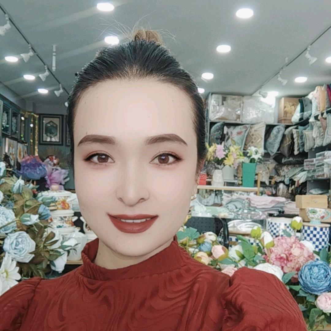 凯丽比努尔
