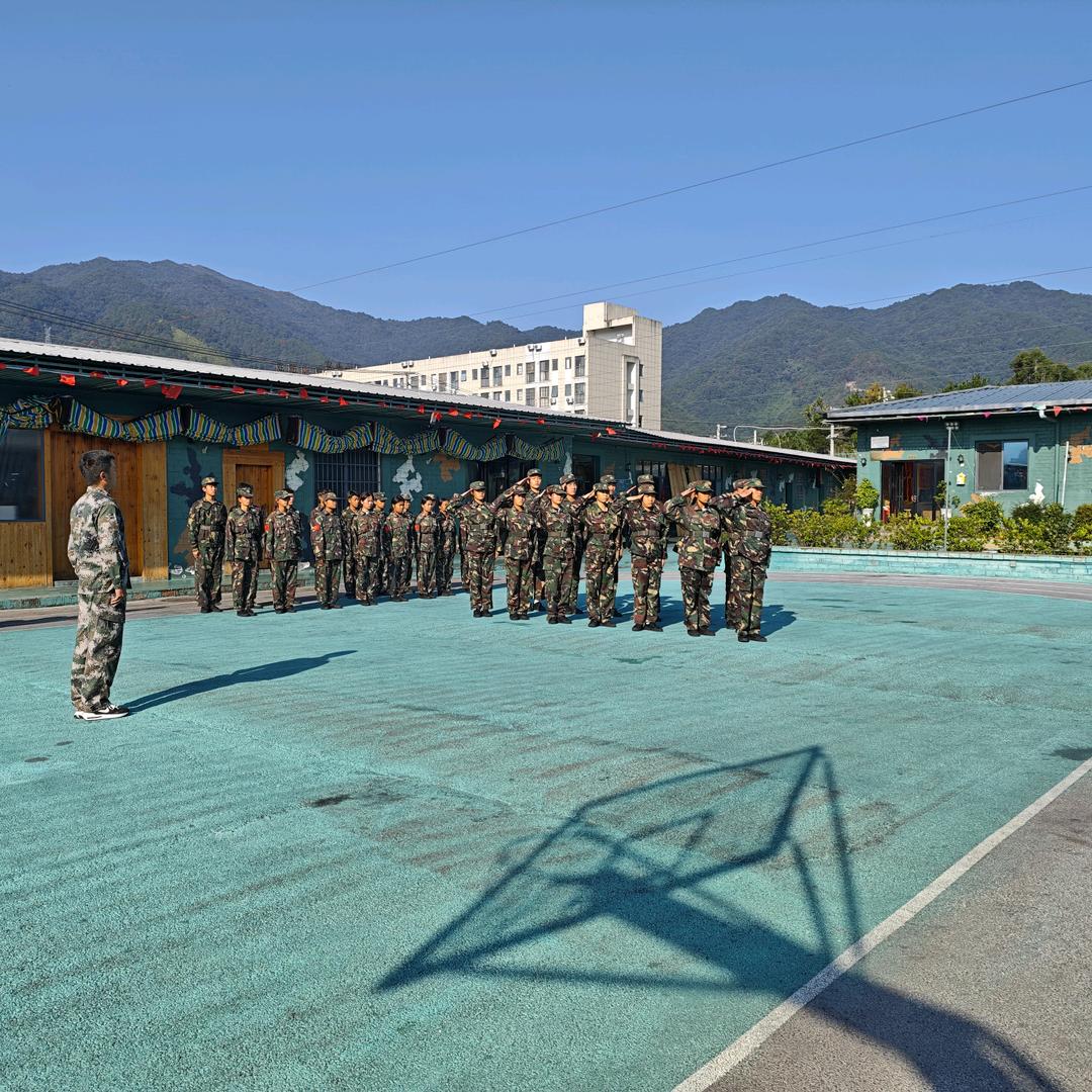 桂林凯越青少年教育刘教官（常年招生）