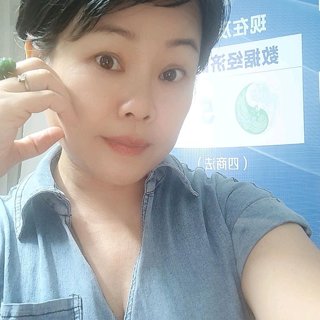 封心锁爱度春秋，孤身一人走天涯。