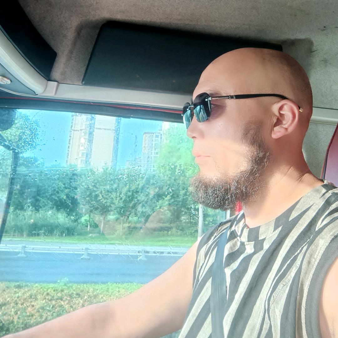 胡子🧔🏻大叔