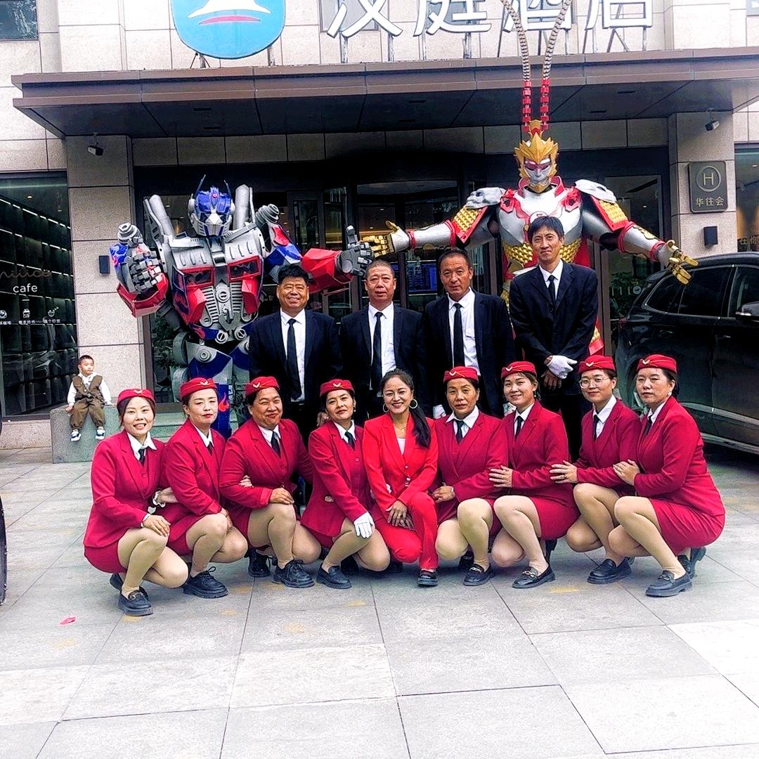 霞霞女子军乐队