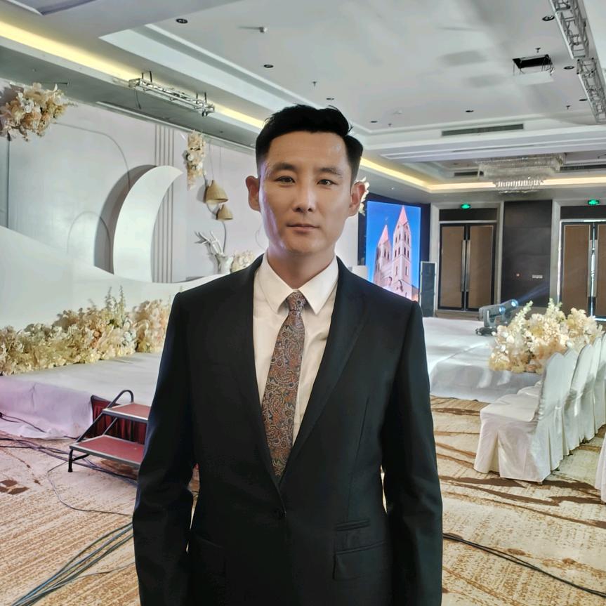 主持人旭东