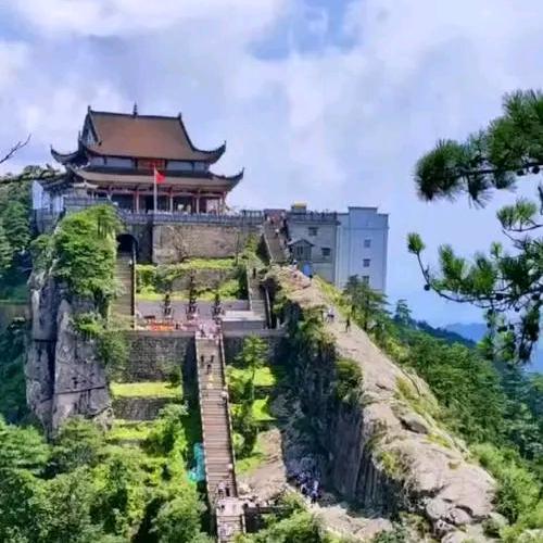 九华山三宝阁