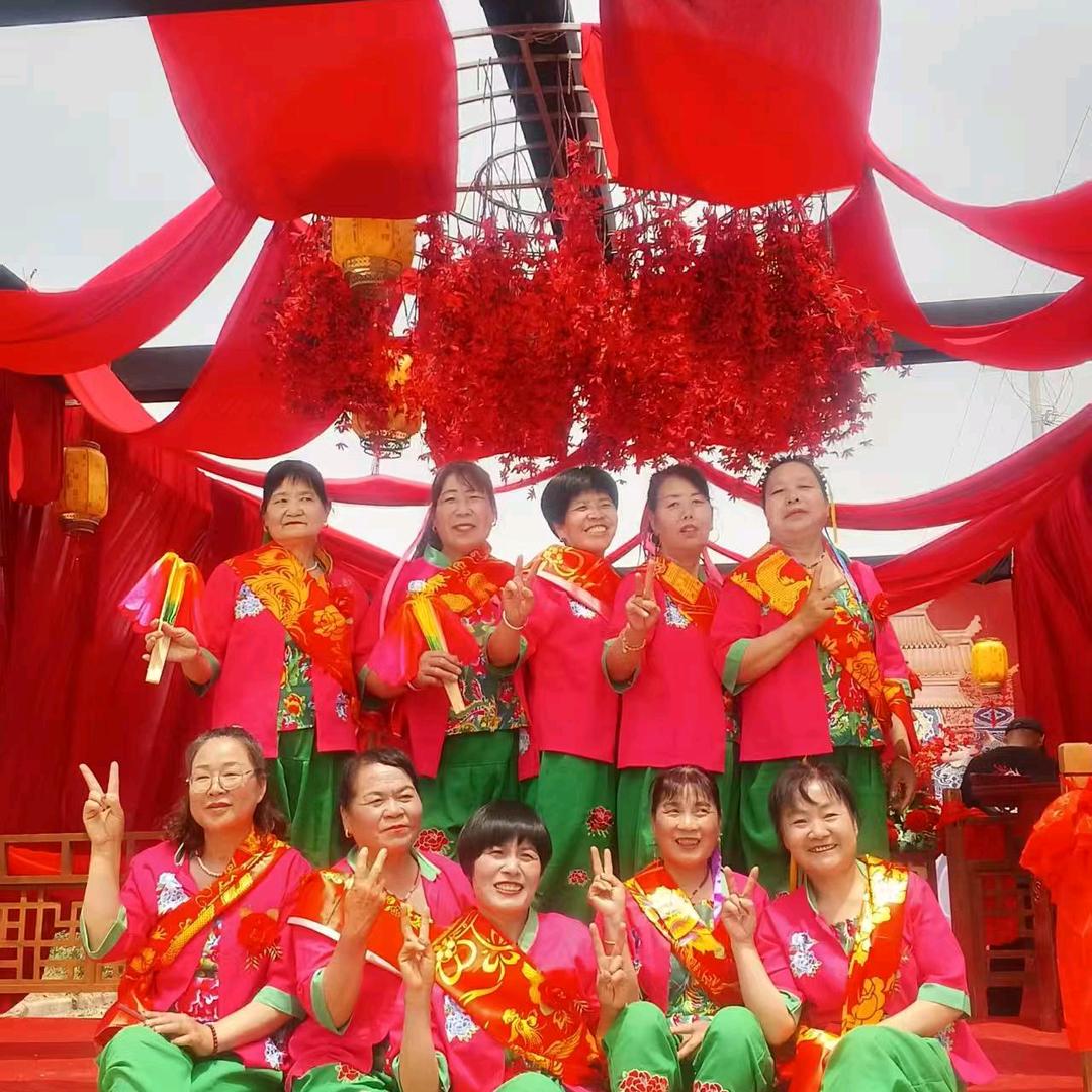 雪中玫瑰（玫瑰鼓舞团）