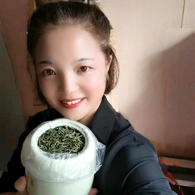 庐岷云雾茶（黄玉容）
