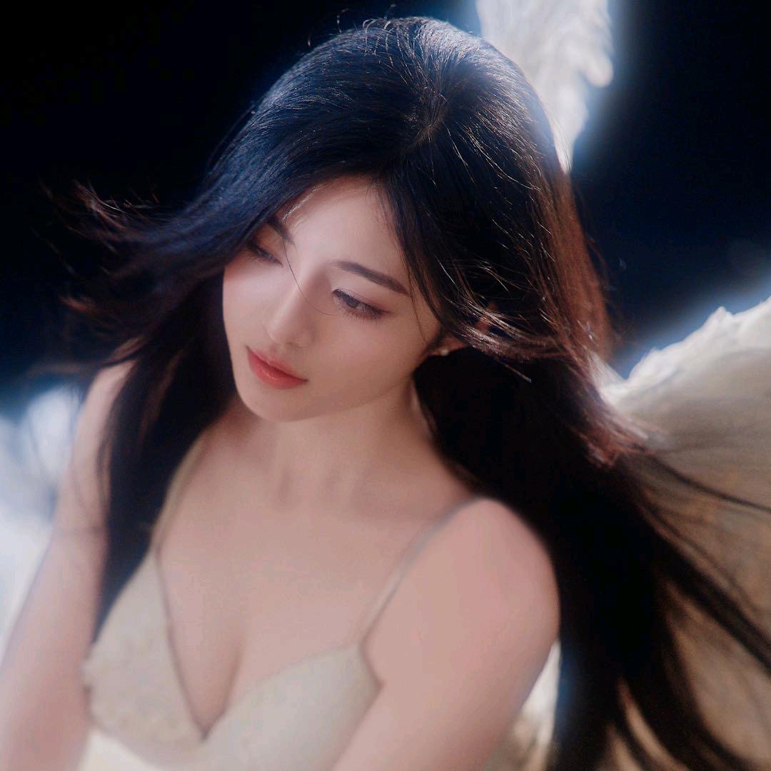 初夏Lena（素颜）🦋💃