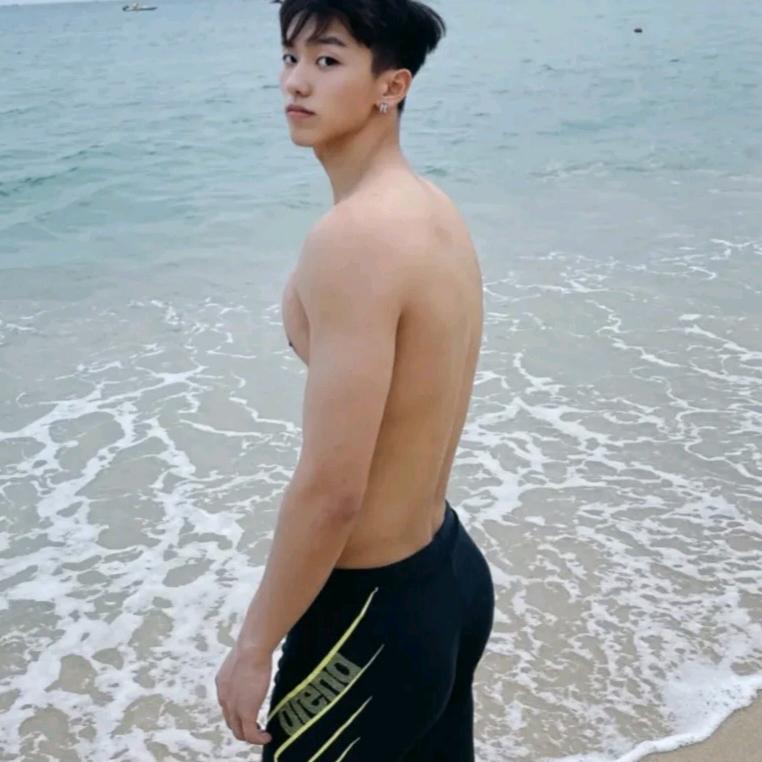 一杆一线浪天涯