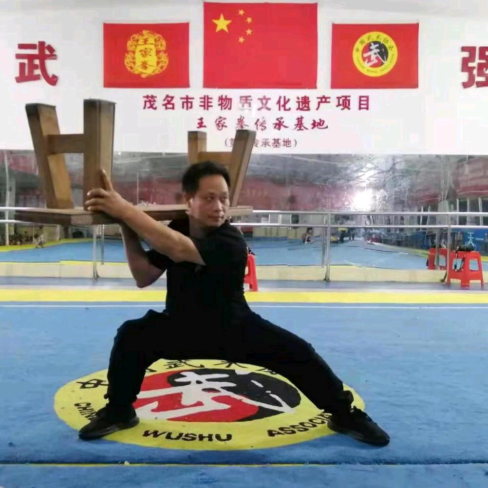 武术教官李鸿峰